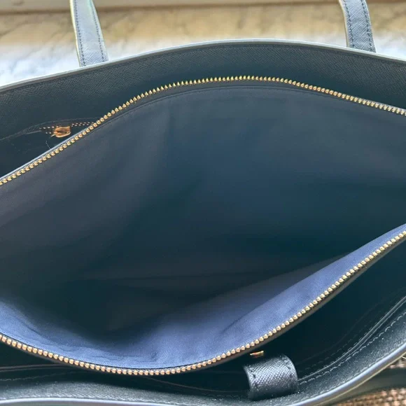 Tory Burch Small Robinson Tote - Picture 6 of 12